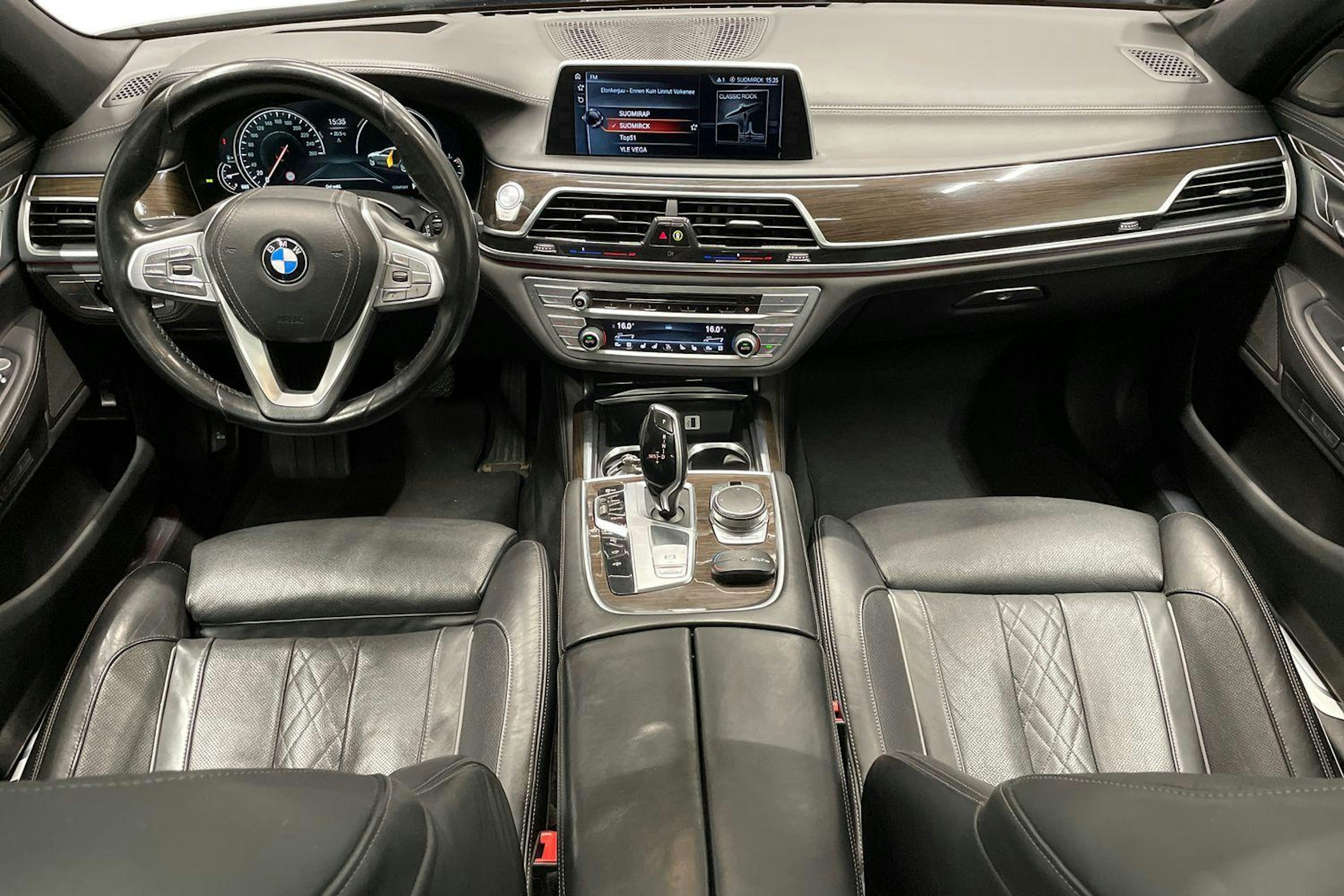 harmaa BMW 730 2016 kuva 9.