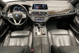 harmaa BMW 730 2016 kuva 9.