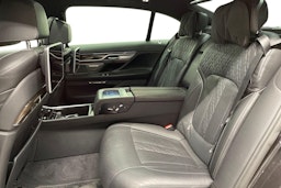 harmaa BMW 730 2016 kuva 10.