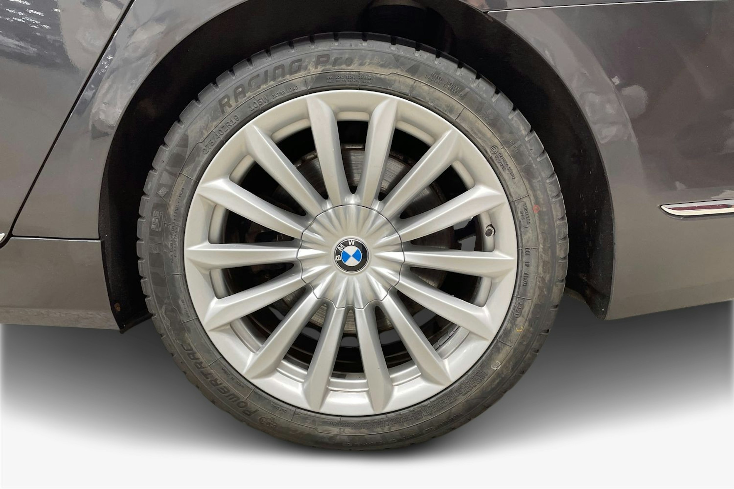 harmaa BMW 730 2016 kuva 11.