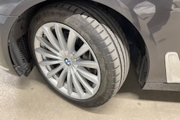 harmaa BMW 730 2016 kuva 13.