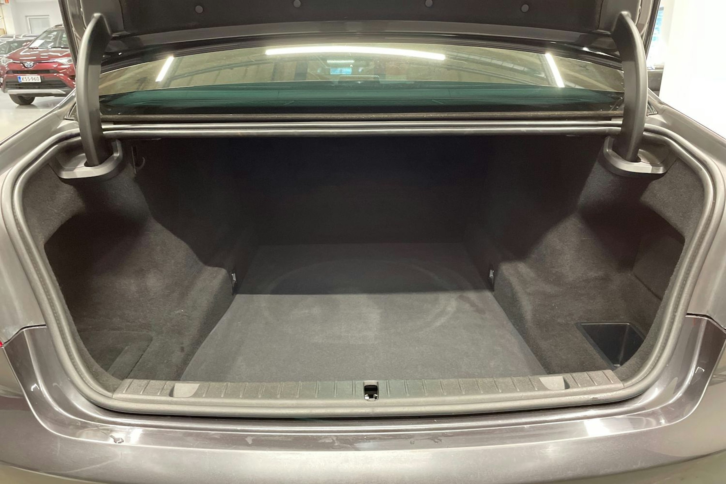 harmaa BMW 730 2016 kuva 15.