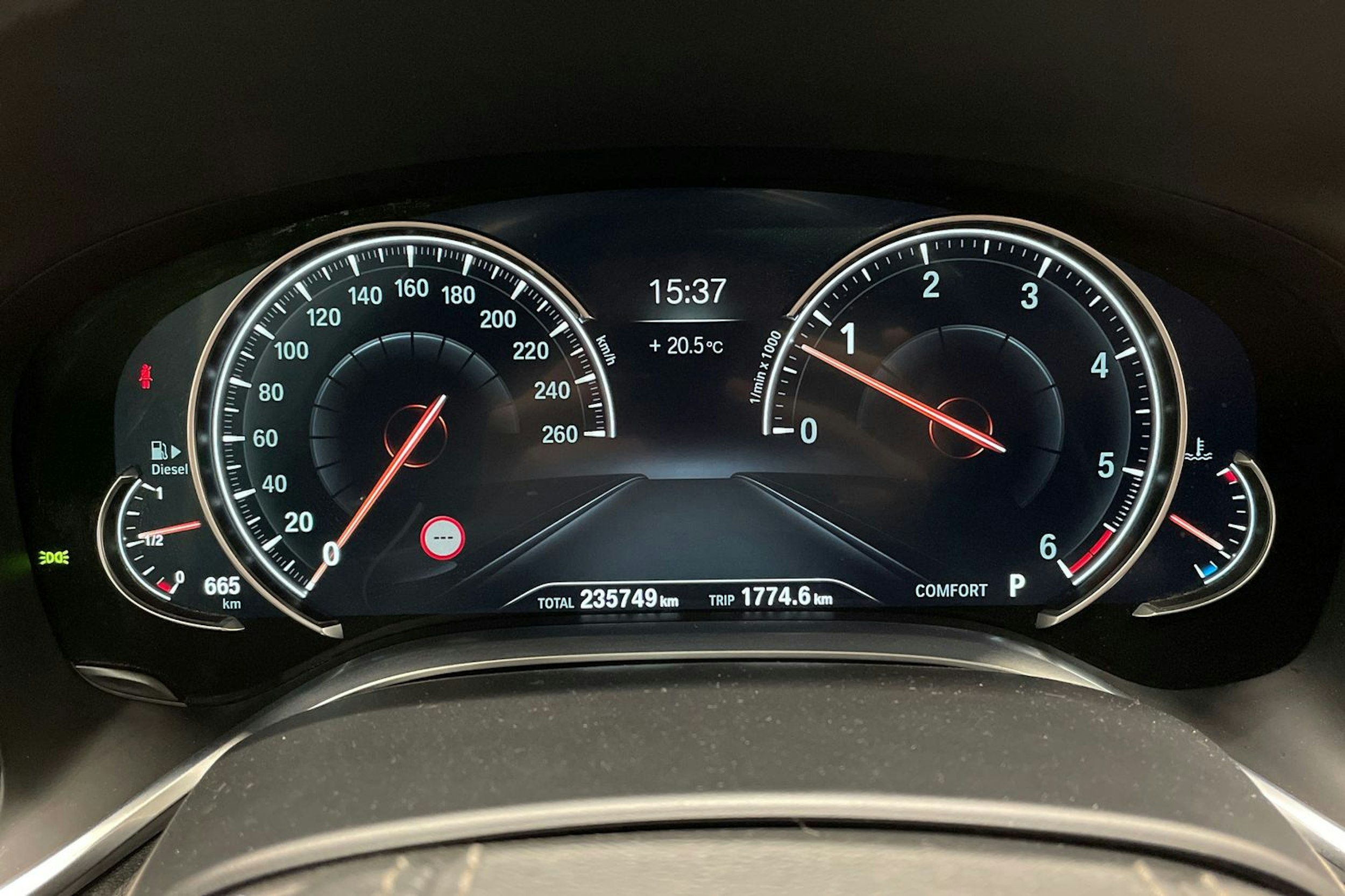 harmaa BMW 730 2016 kuva 16.