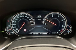 harmaa BMW 730 2016 kuva 16.