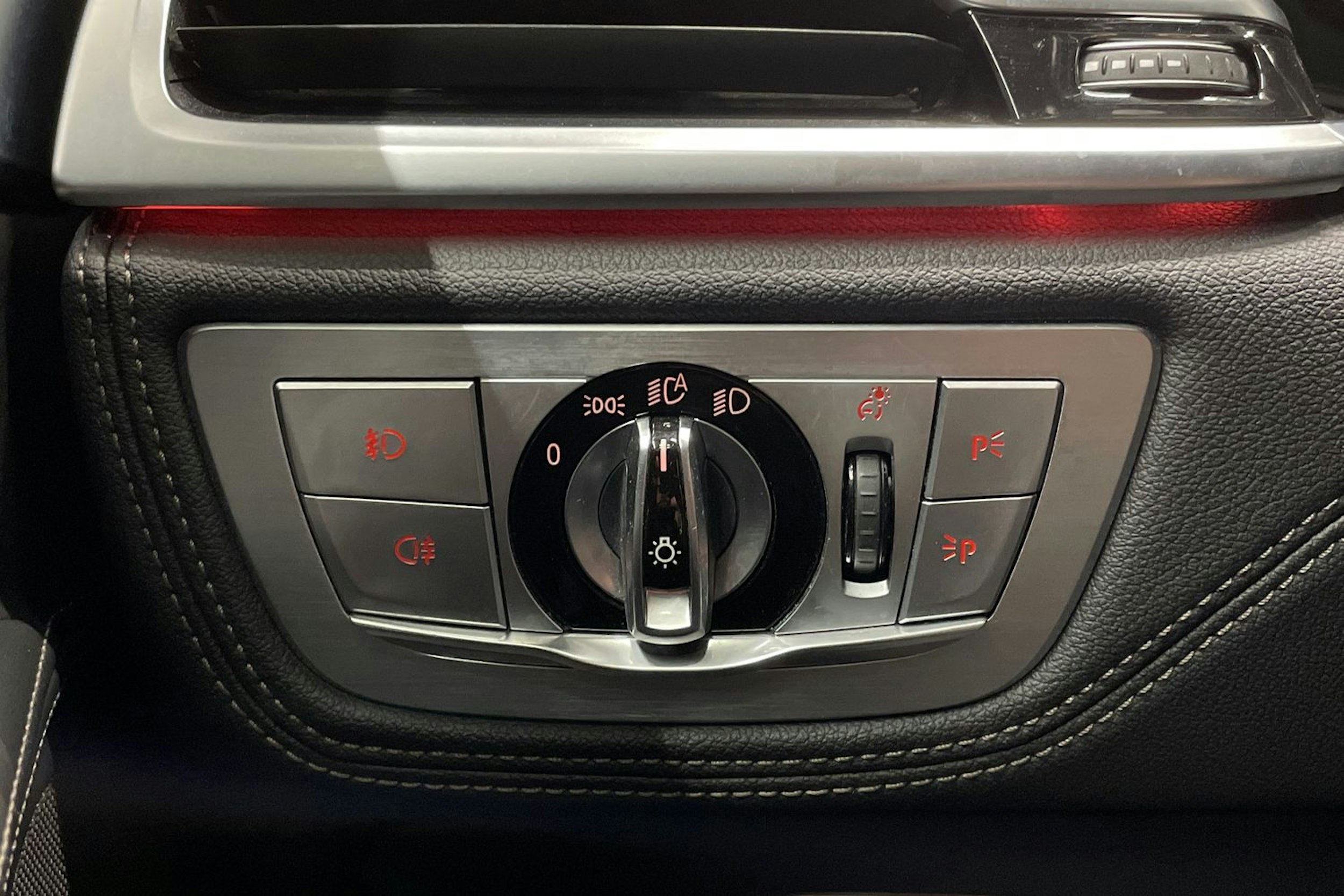 harmaa BMW 730 2016 kuva 19.
