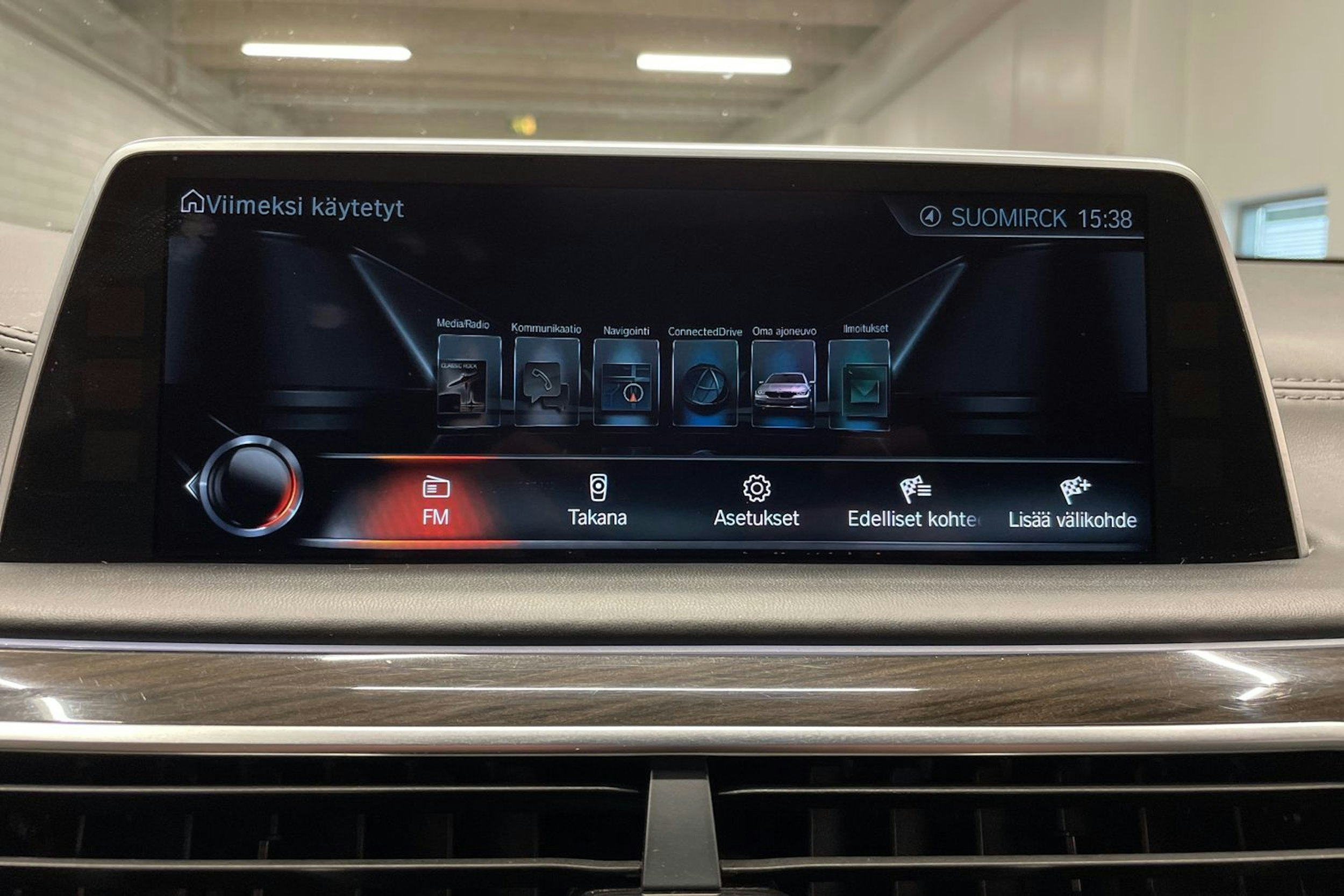 harmaa BMW 730 2016 kuva 24.