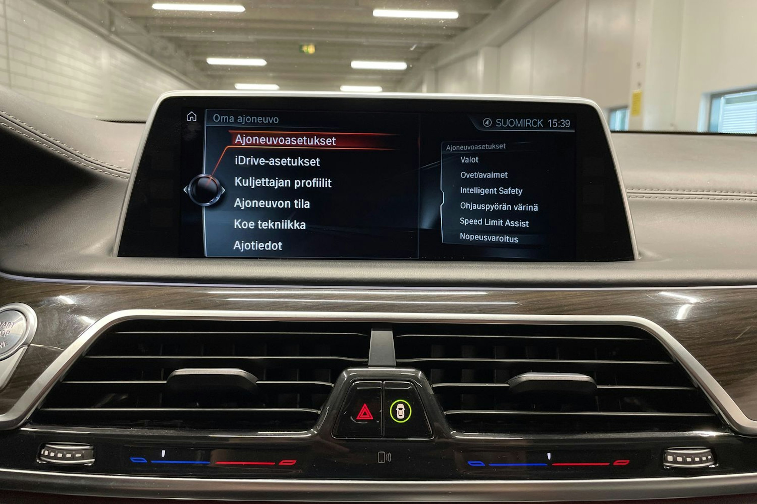 harmaa BMW 730 2016 kuva 27.