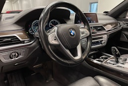 harmaa BMW 730 2016 kuva 29.