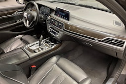 harmaa BMW 730 2016 kuva 32.