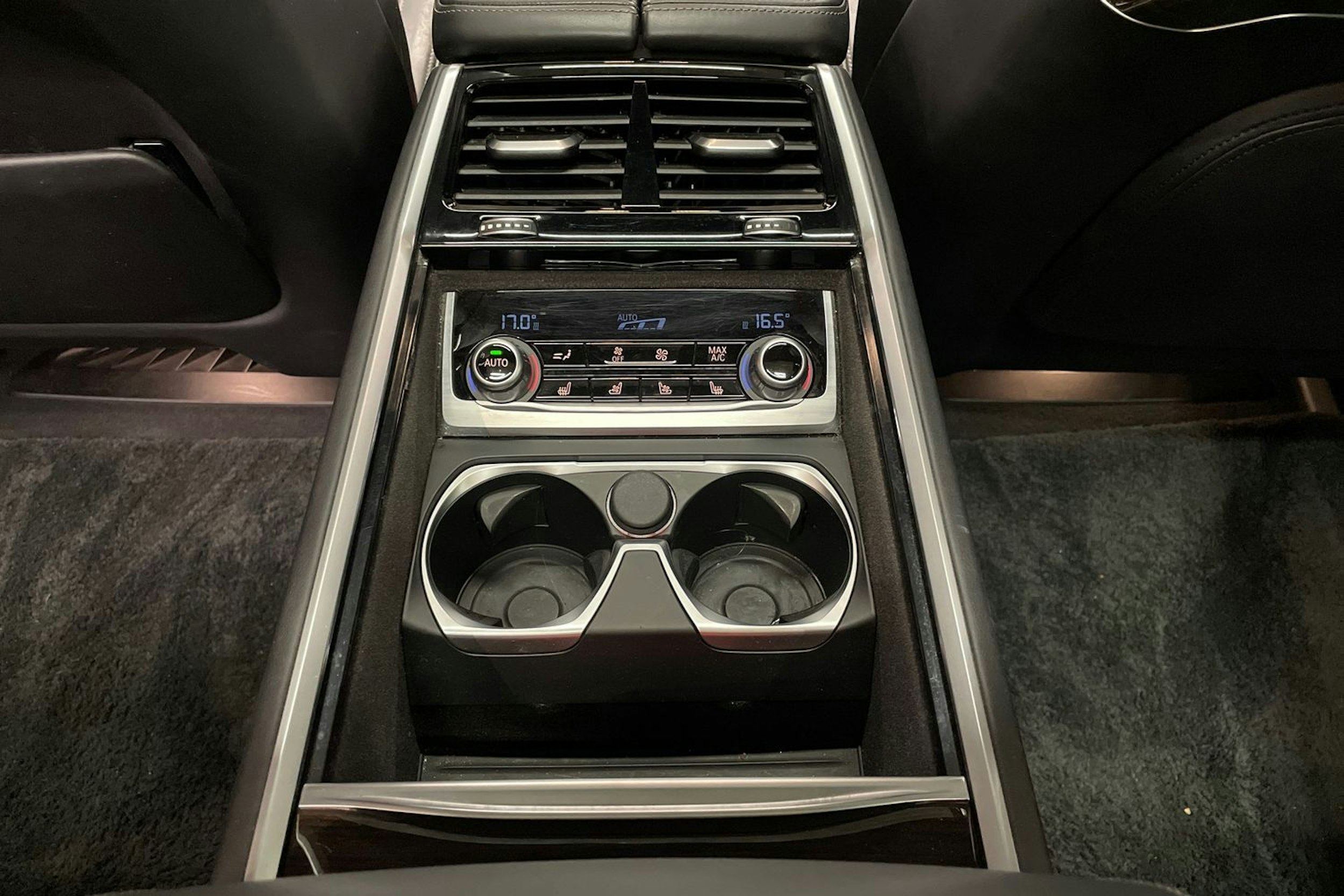 harmaa BMW 730 2016 kuva 34.
