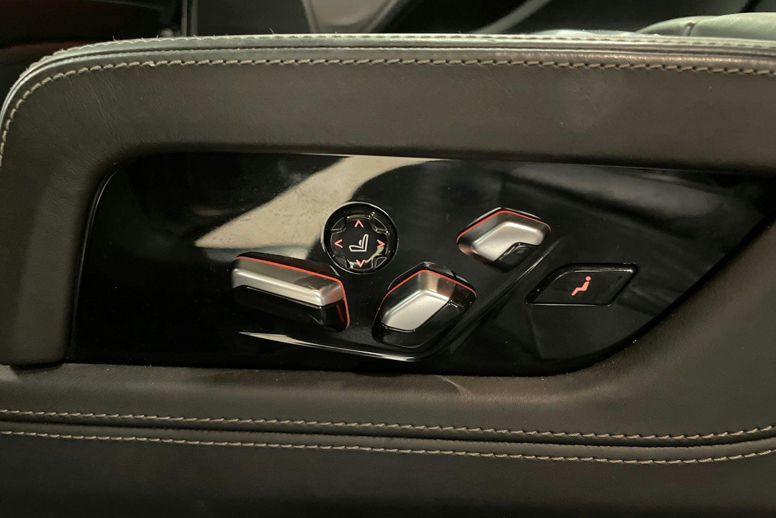 harmaa BMW 730 2016 kuva 36.