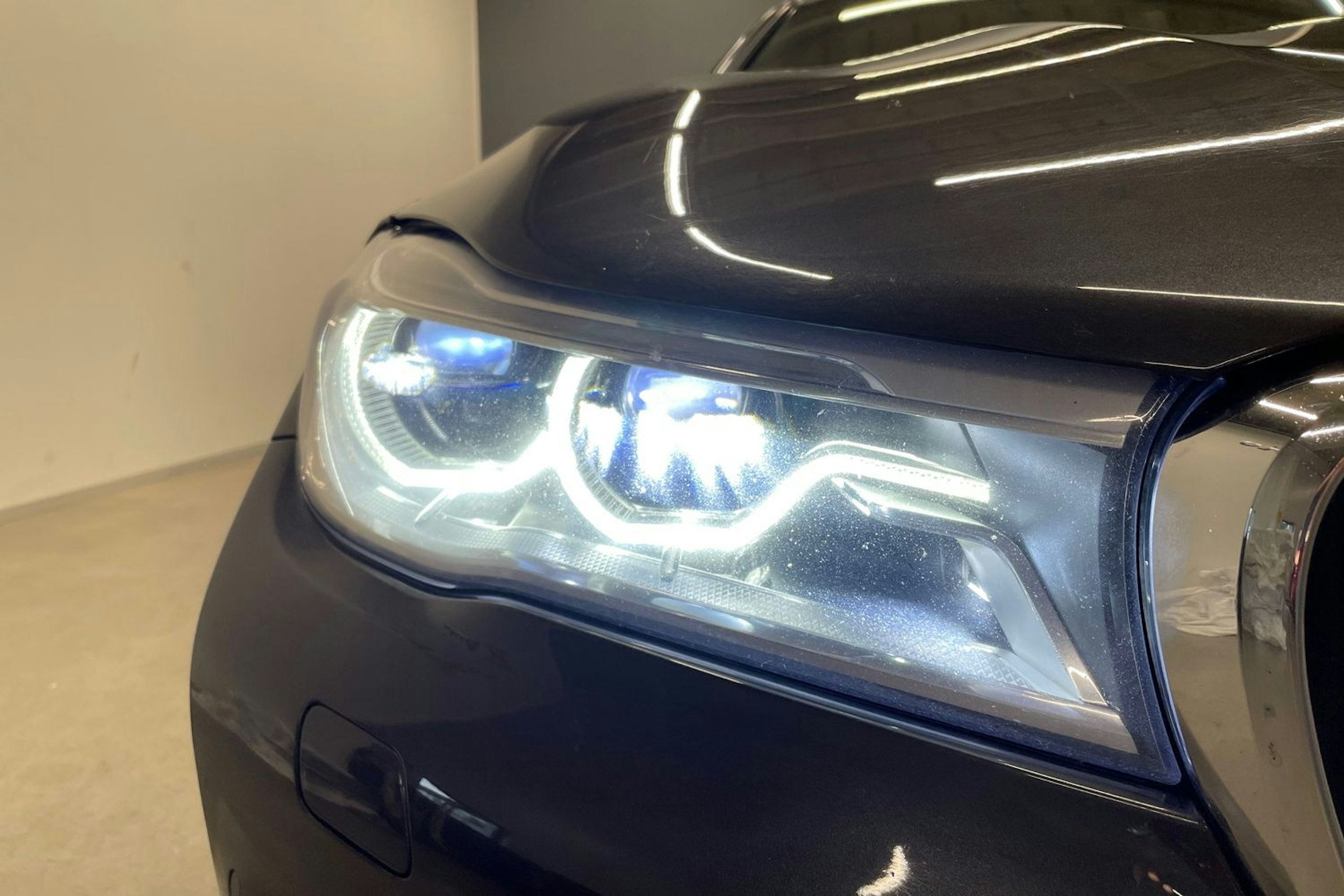 harmaa BMW 730 2016 kuva 44.