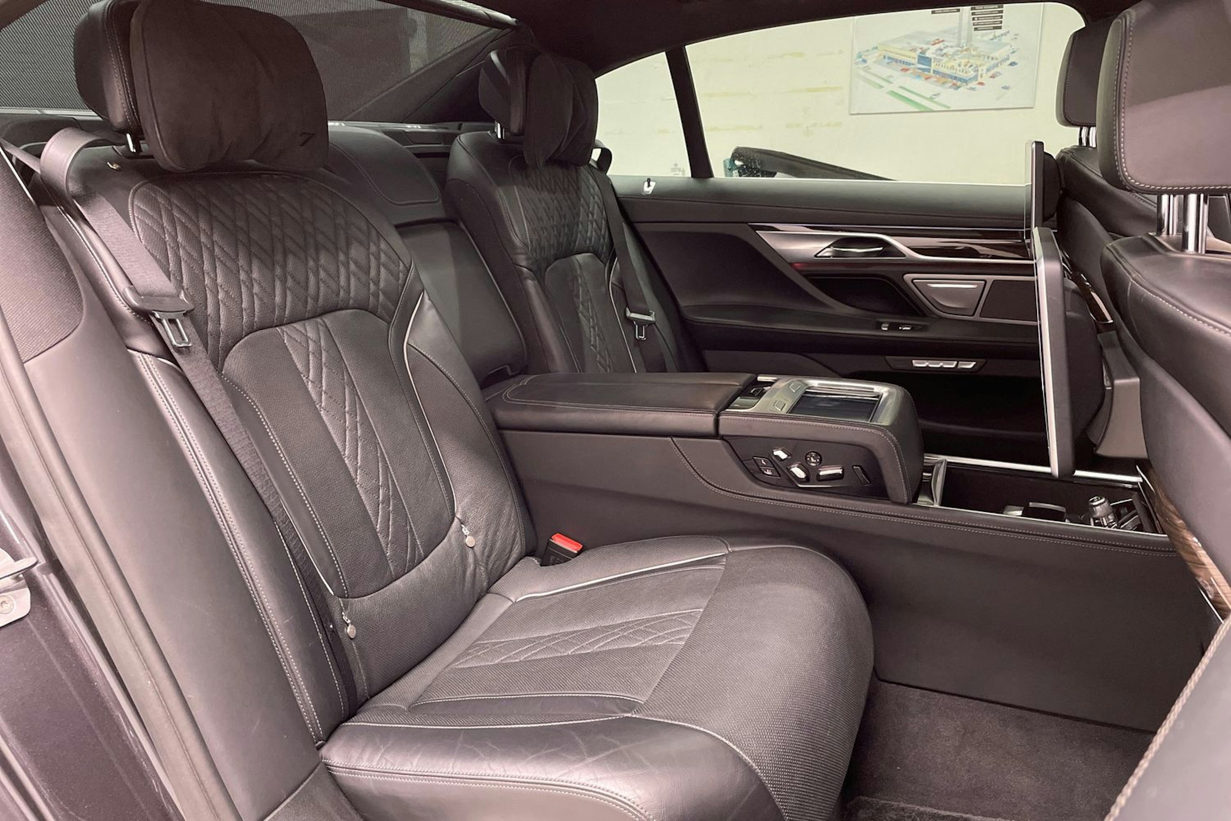 harmaa BMW 730 2016 kuva 45.