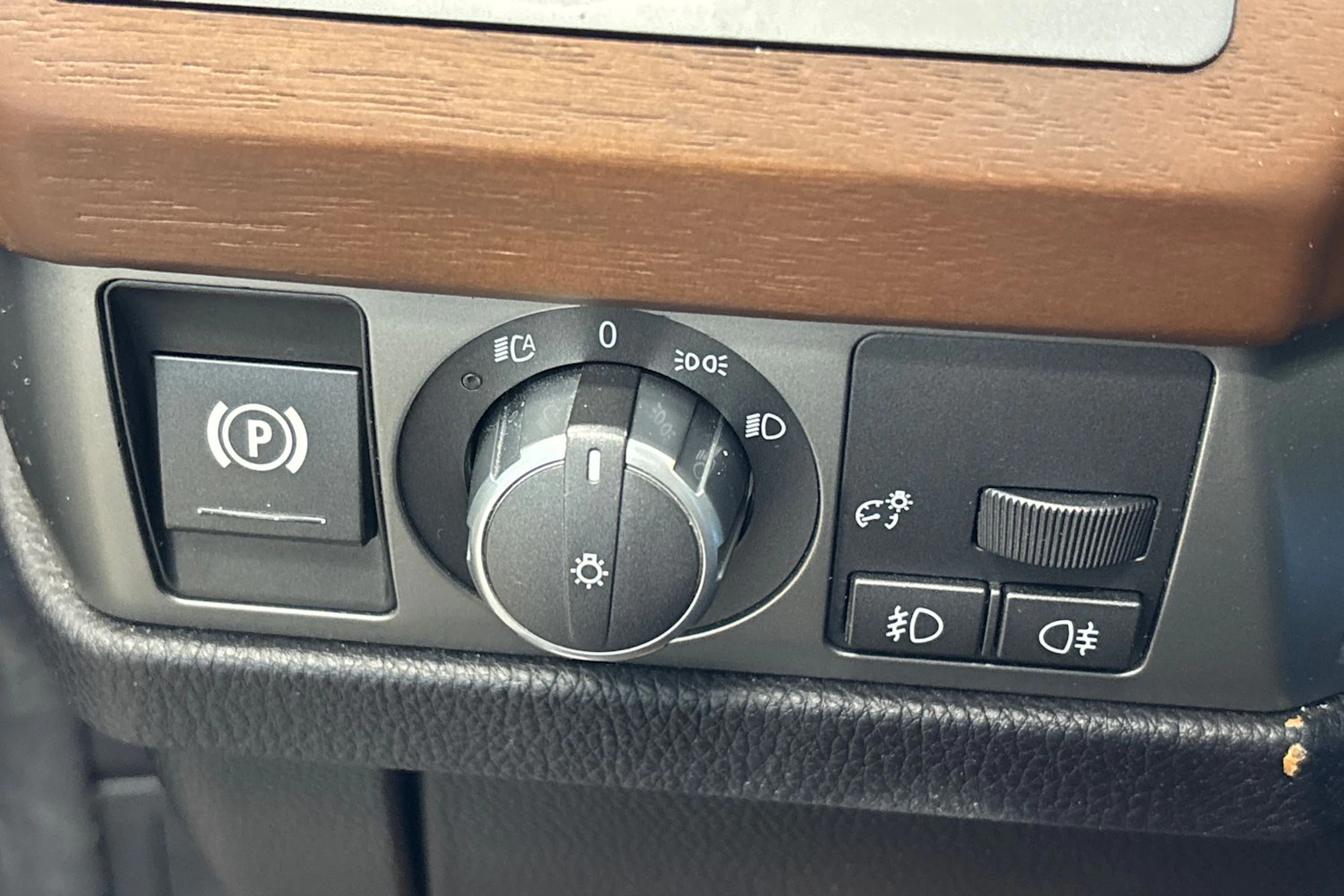 punainen BMW 740 2008 kuva 23.