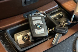 punainen BMW 740 2008 kuva 29.