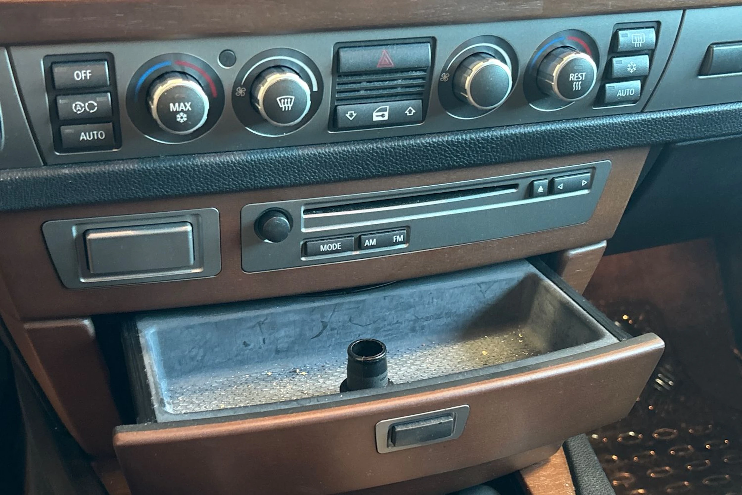 punainen BMW 740 2008 kuva 32.