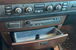 punainen BMW 740 2008 kuva 32.