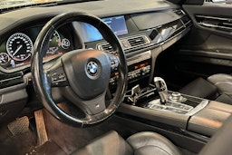 musta BMW 740 2010 kuva 3.