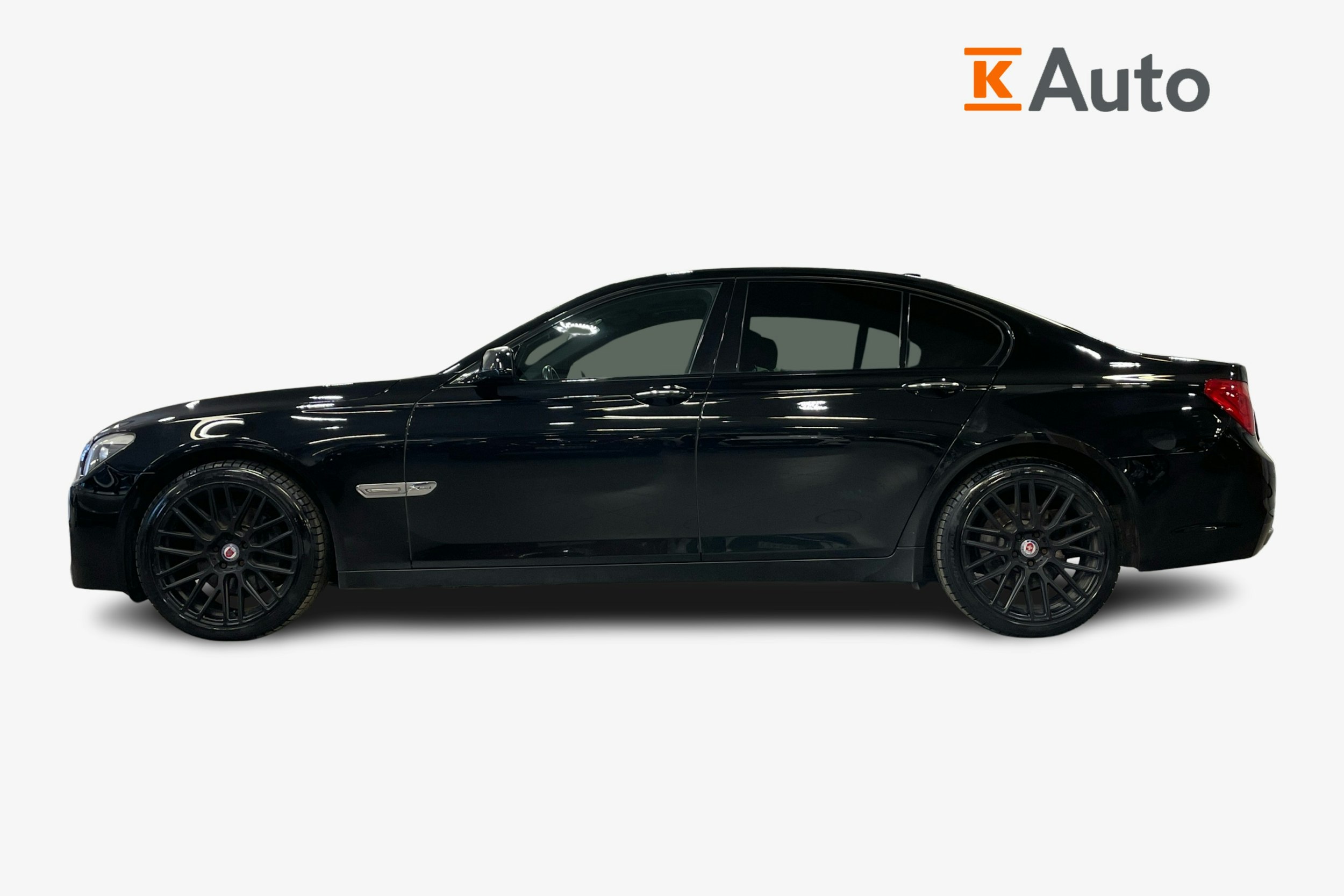 musta BMW 740 2010 kuva 5.
