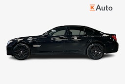 musta BMW 740 2010 kuva 5.