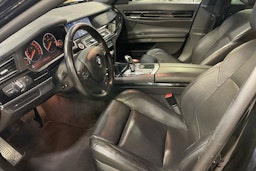 musta BMW 740 2010 kuva 6.