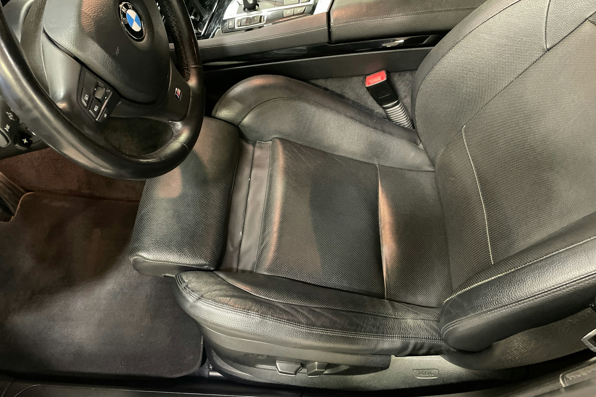 musta BMW 740 2010 kuva 8.