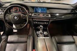 musta BMW 740 2010 kuva 12.