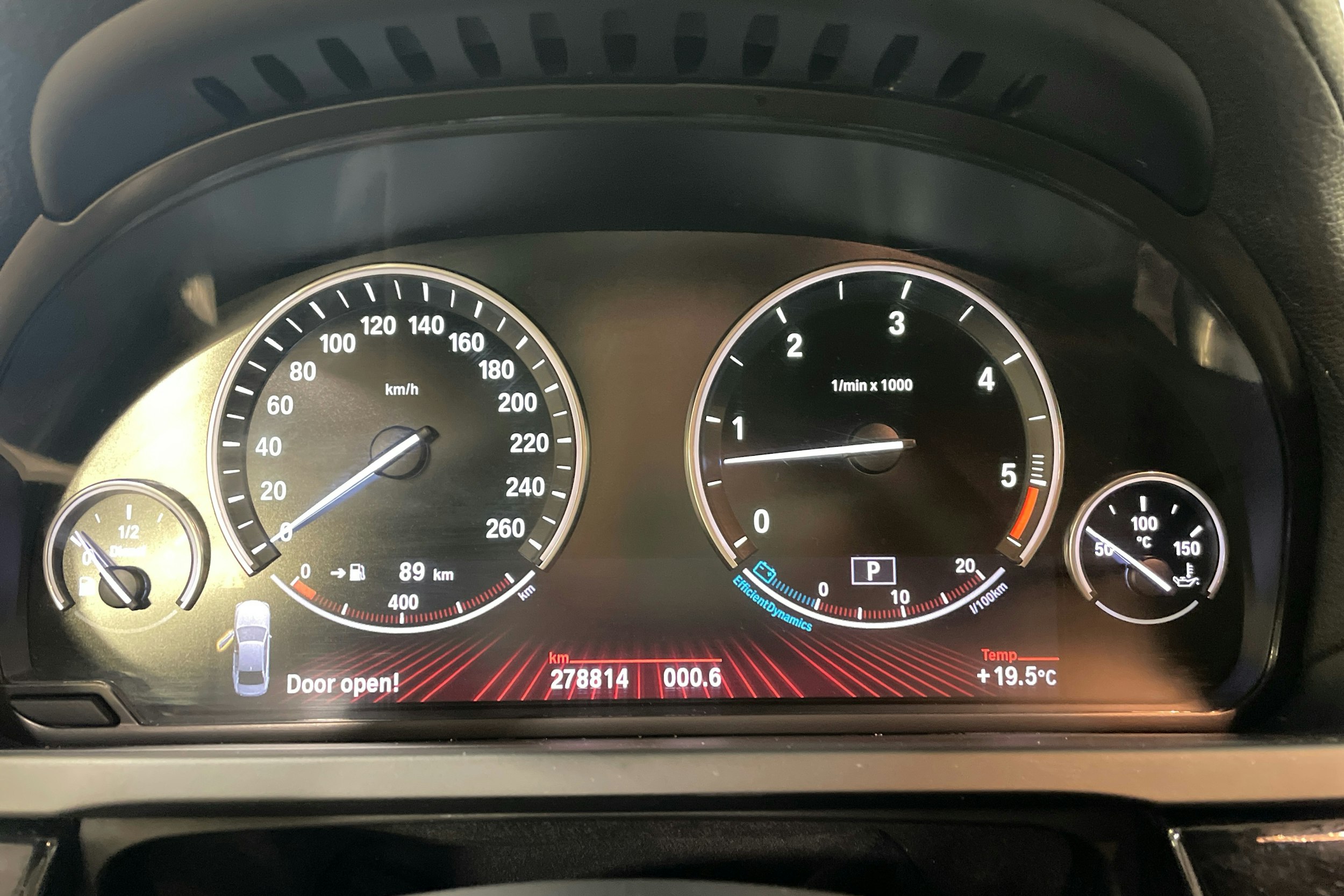 musta BMW 740 2010 kuva 18.