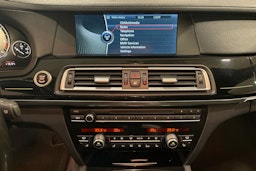 musta BMW 740 2010 kuva 24.