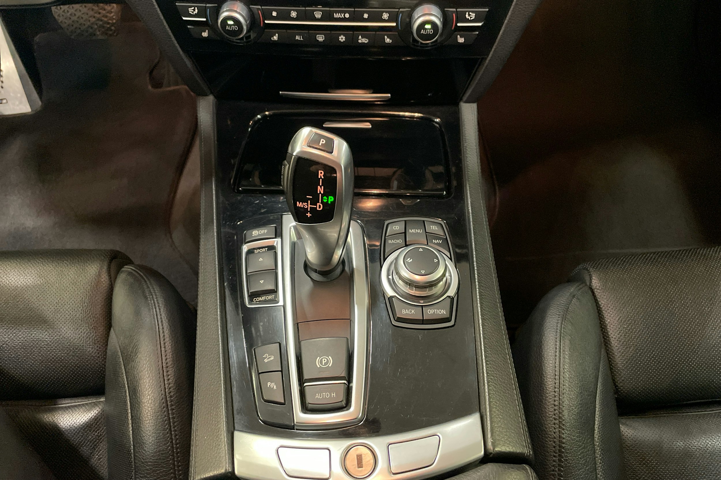 musta BMW 740 2010 kuva 25.