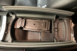 musta BMW 740 2010 kuva 27.