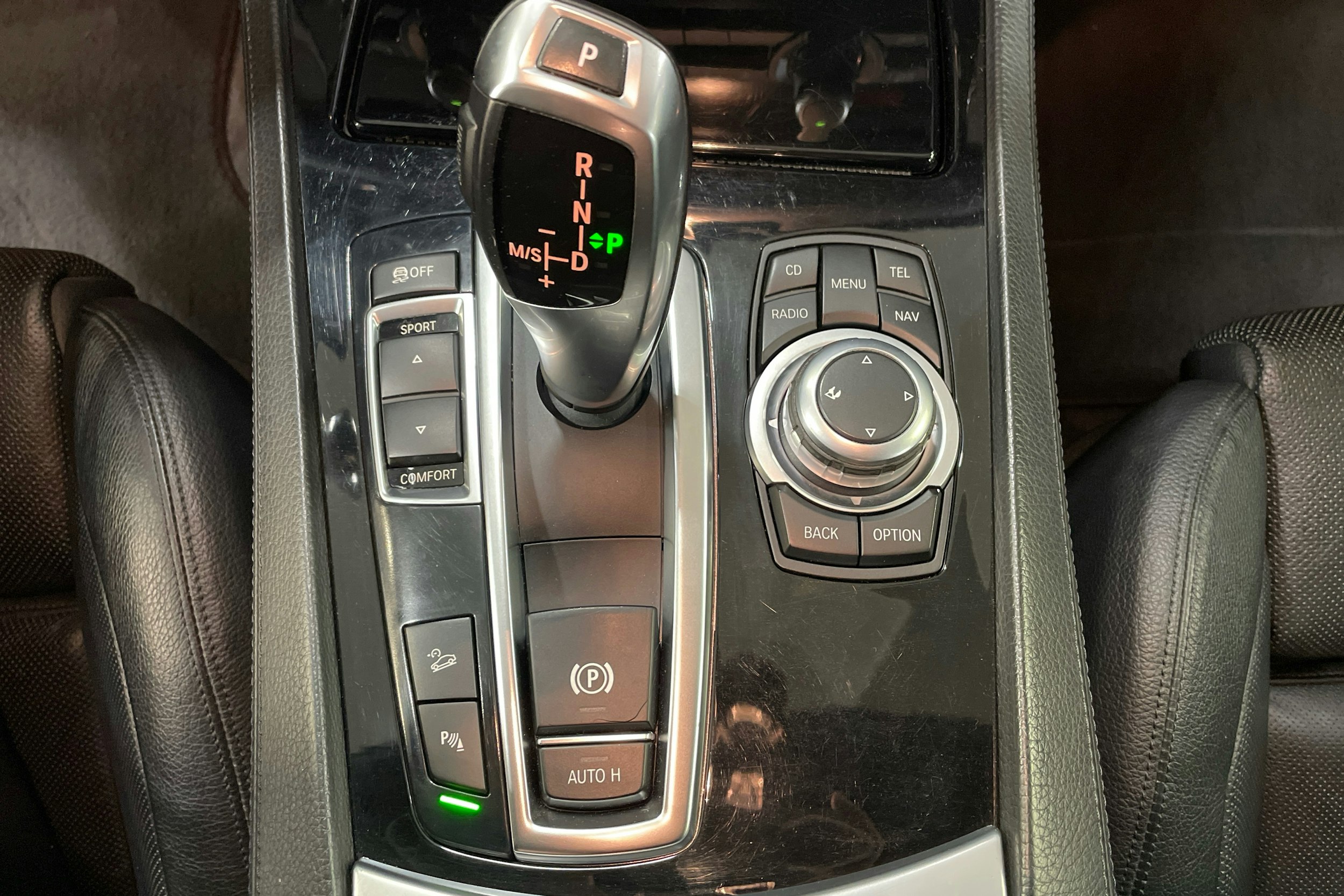 musta BMW 740 2010 kuva 31.