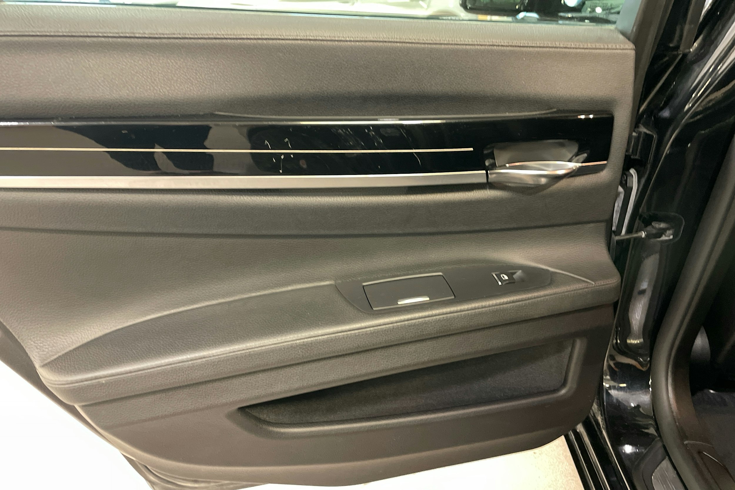 musta BMW 740 2010 kuva 32.