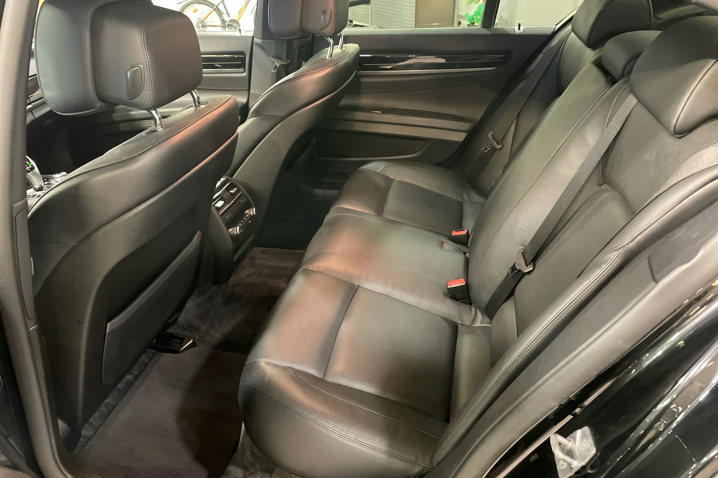 musta BMW 740 2010 kuva 33.