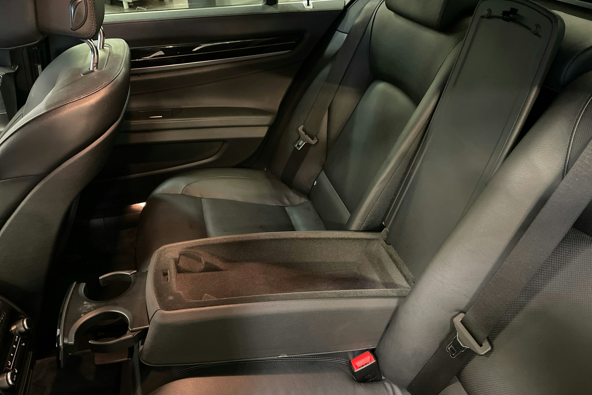 musta BMW 740 2010 kuva 35.