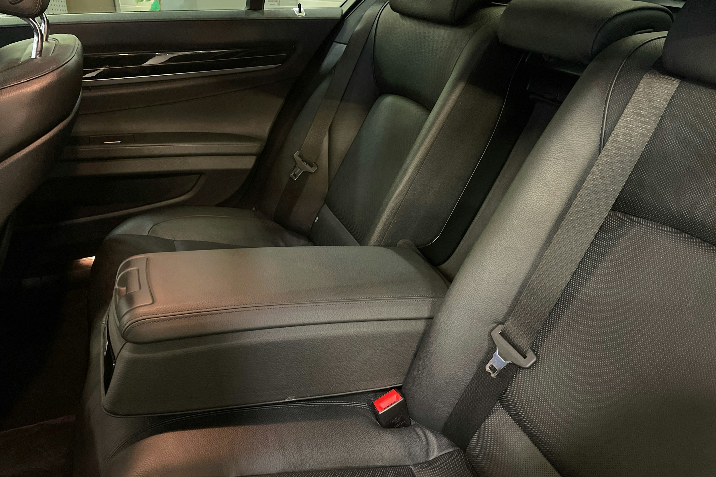 musta BMW 740 2010 kuva 36.
