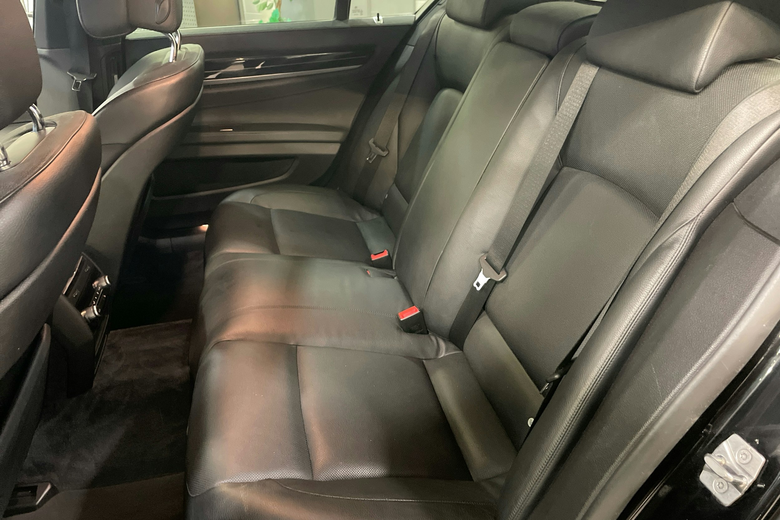 musta BMW 740 2010 kuva 37.
