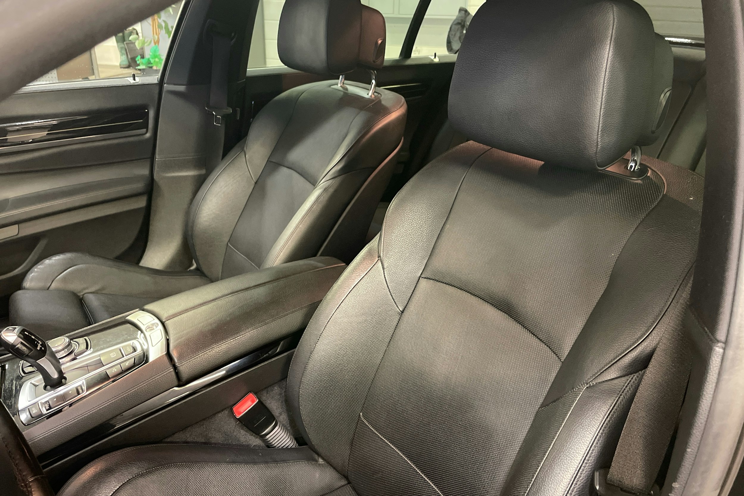 musta BMW 740 2010 kuva 38.