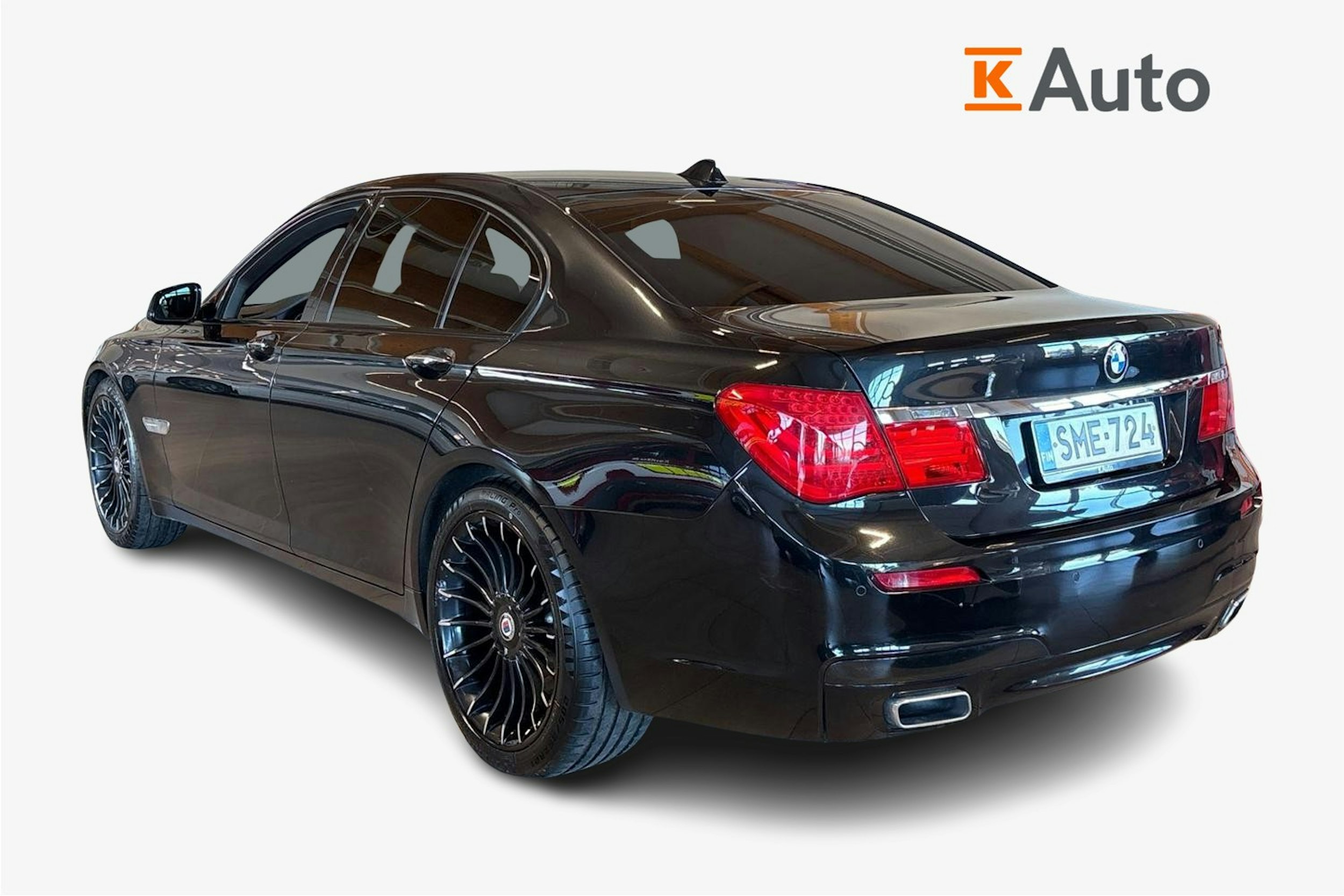 Musta BMW 740 2011 kuva 2.