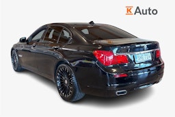Musta BMW 740 2011 kuva 2.