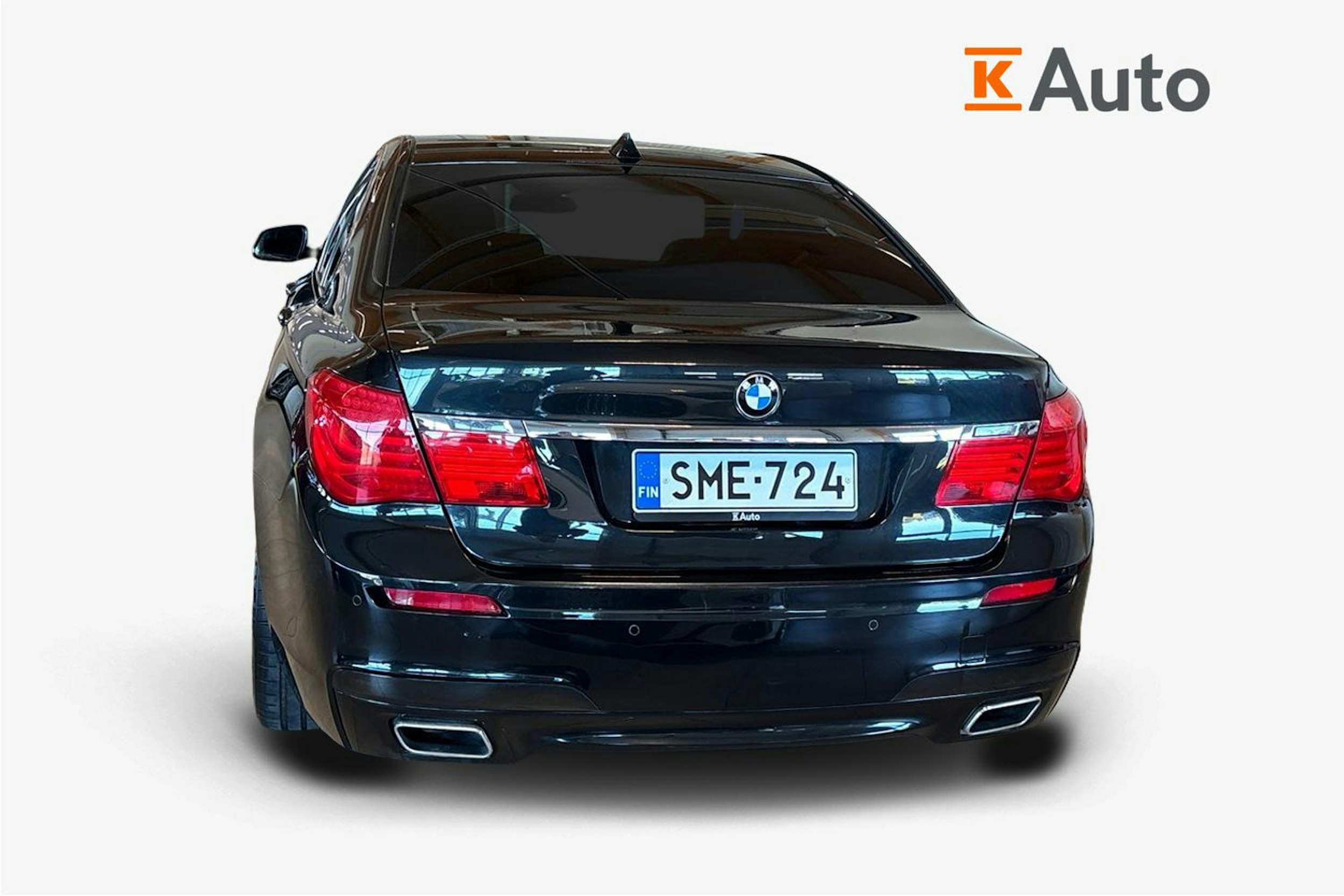 Musta BMW 740 2011 kuva 3.