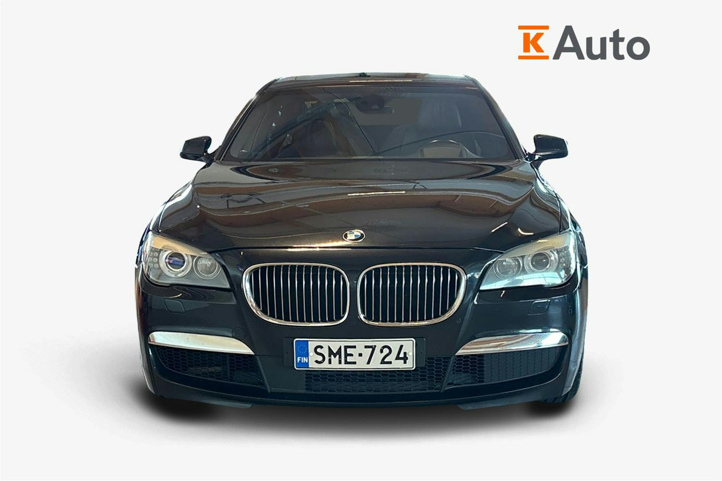 Musta BMW 740 2011 kuva 5.
