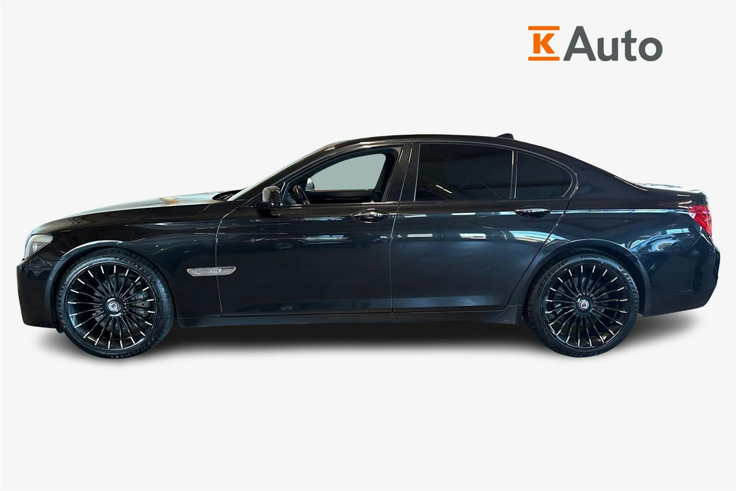 Musta BMW 740 2011 kuva 6.