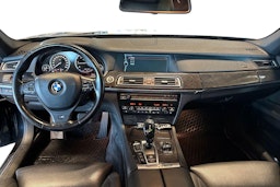 Musta BMW 740 2011 kuva 9.