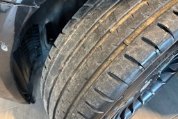 Musta BMW 740 2011 kuva 13.