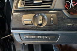 Musta BMW 740 2011 kuva 14.