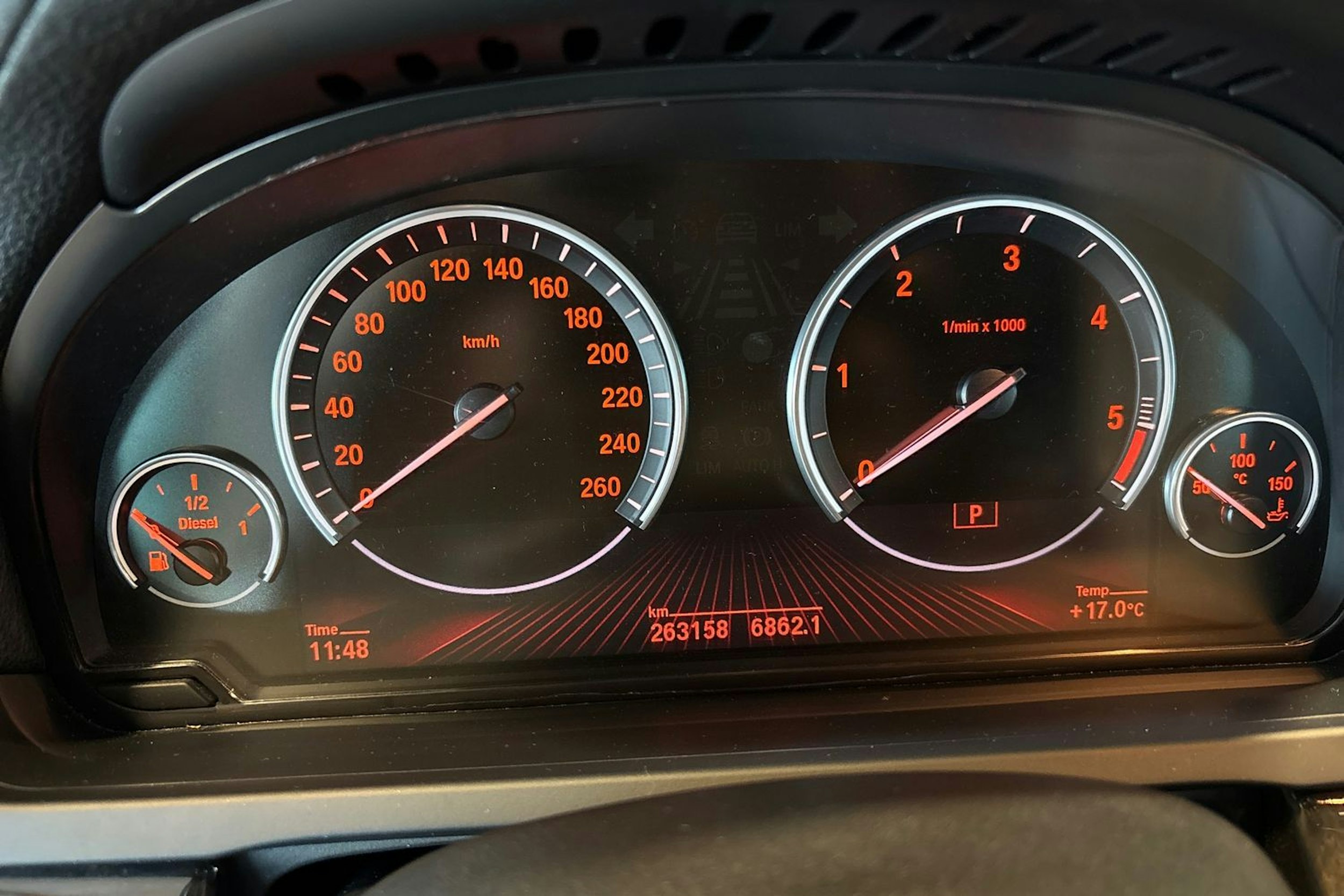 Musta BMW 740 2011 kuva 15.