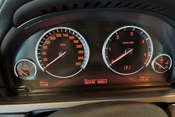 Musta BMW 740 2011 kuva 15.