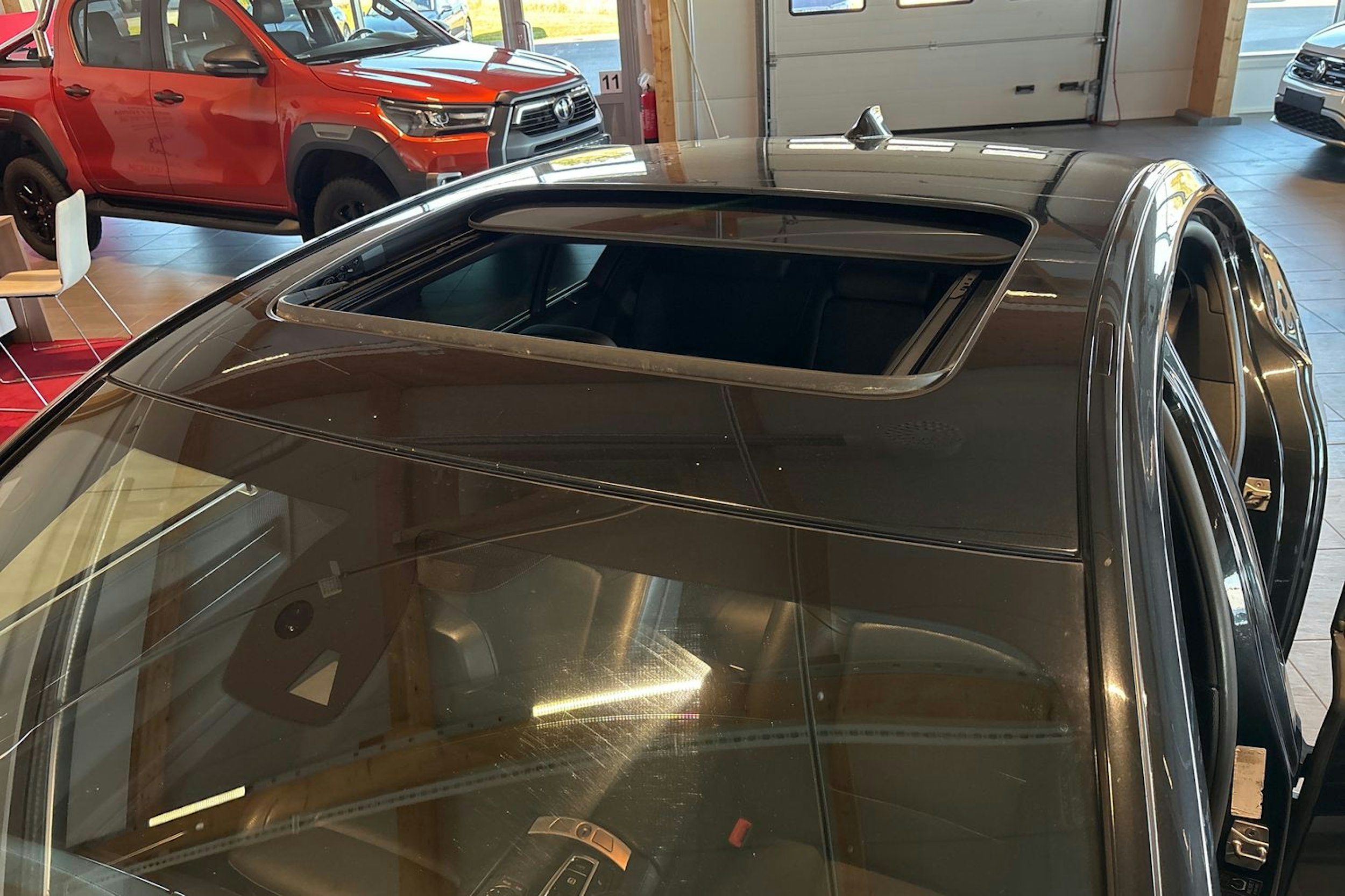 Musta BMW 740 2011 kuva 21.