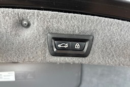 Musta BMW 740 2011 kuva 24.